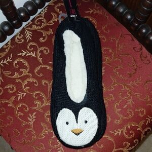 NWT No Boundaries Penguin Ladies Slippers Sherpa Lining Non-Skid Sole, Fits 8-10